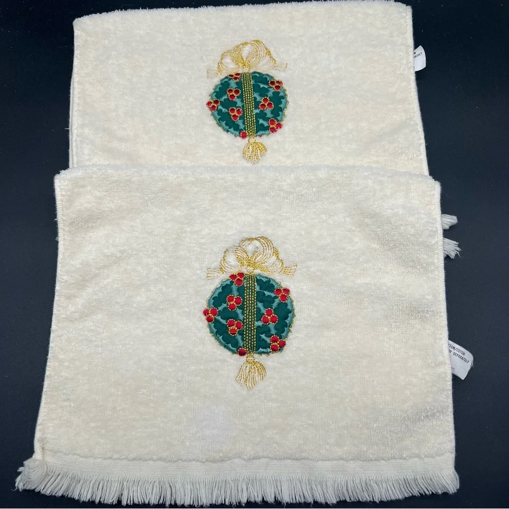 Set 2 Ivory Cotton Hand Towels Embroidered Ornament Fringe Holiday Bath